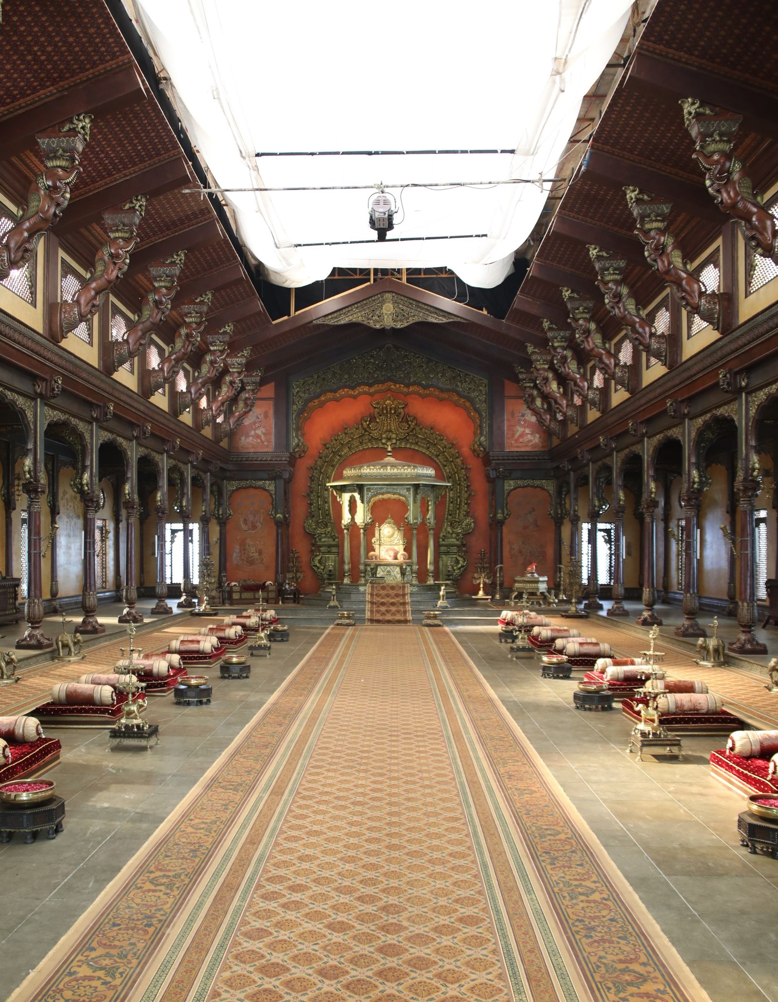 电影《Chhaava》室内场景（法庭）设计丨Subrata Chakraborty和Amit Ray-13