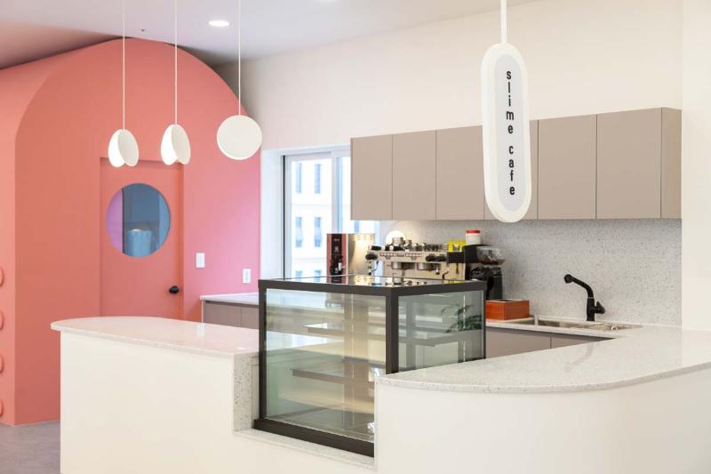 30 平小空间大变身，明亮多彩的咖啡厅设计-13