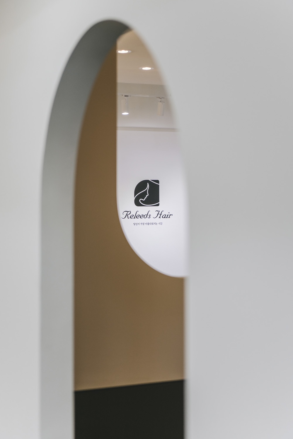 白色简约 40 平米釜山美容店翻新设计-14