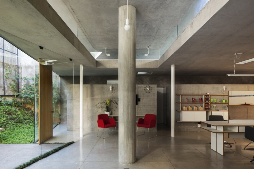 巴西奥兰蒂亚住宅 · 共生设计展现居住与工作空间-36