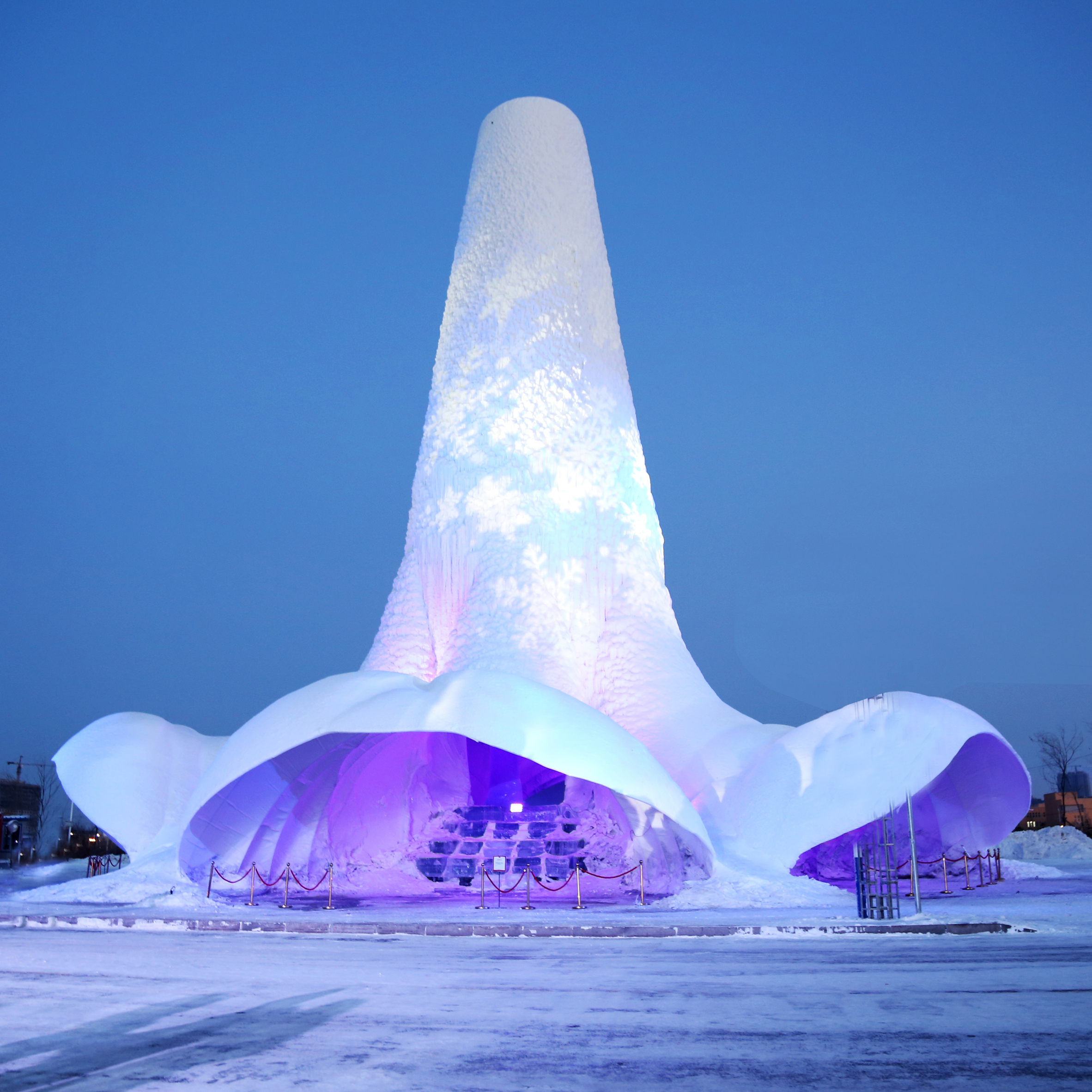 World's tallest ice tower built with the shape of a flamenco dress-0