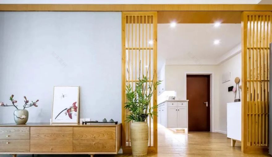 化解入户门对卫生间尴尬的设计-8