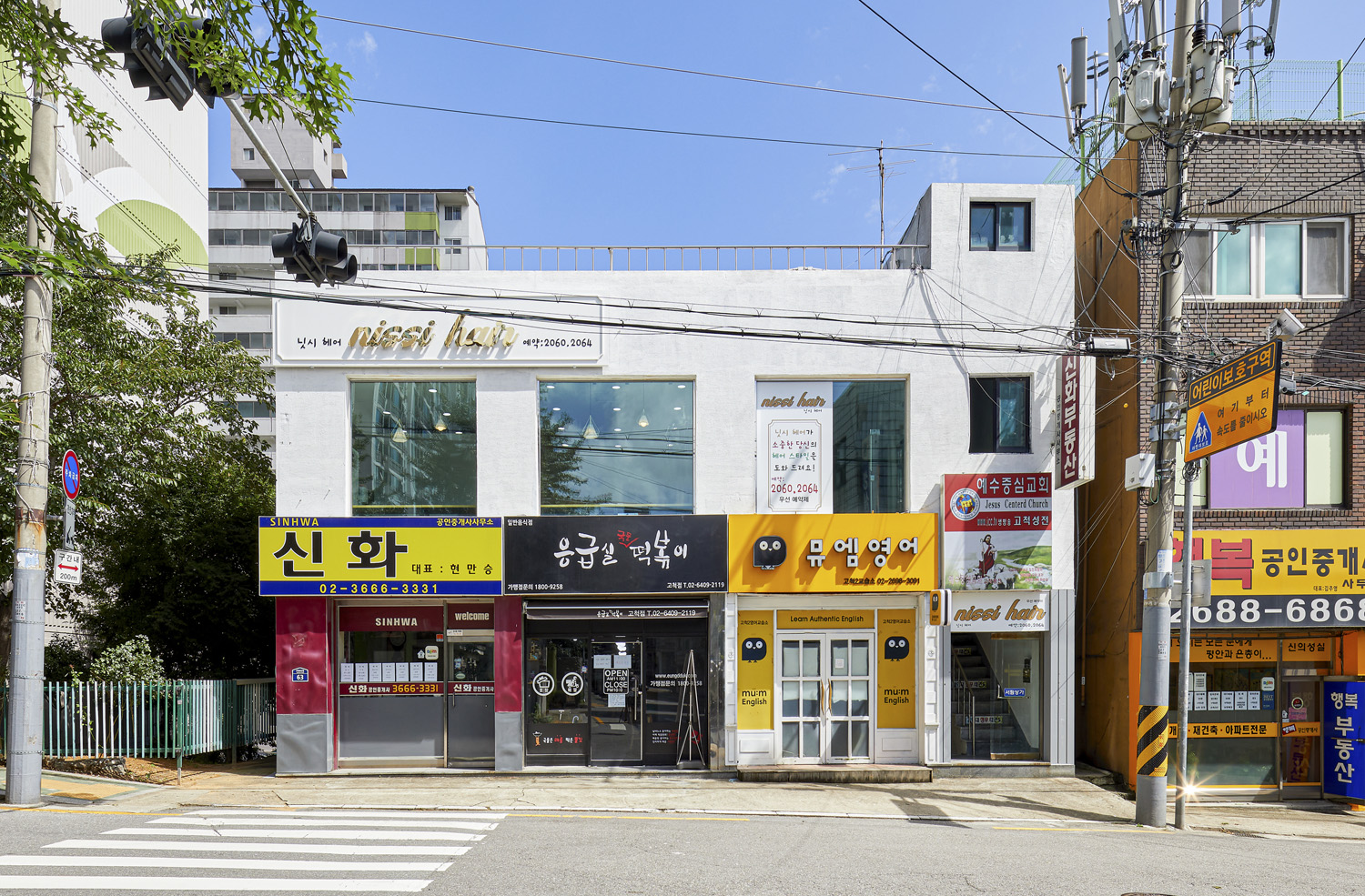 简约清新 16 坪美妆店室内设计-10