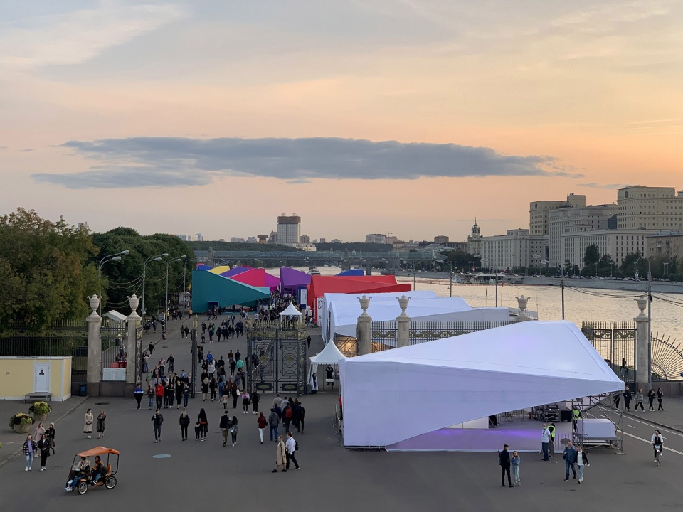 俄罗斯创意产业节多彩展亭,助力疫情防控-3