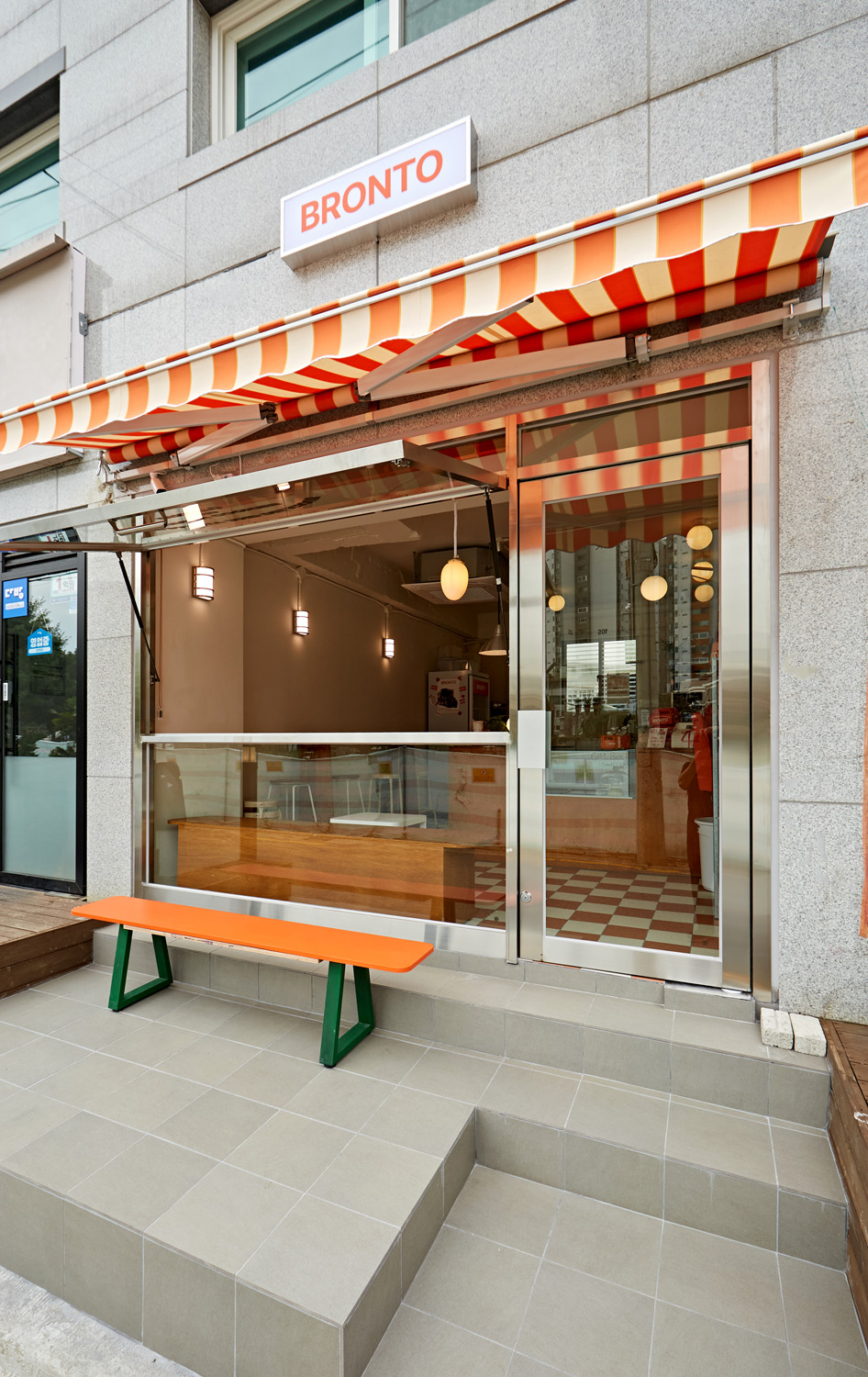 独特设计！8 平米胶囊旅馆成城市新宠-14