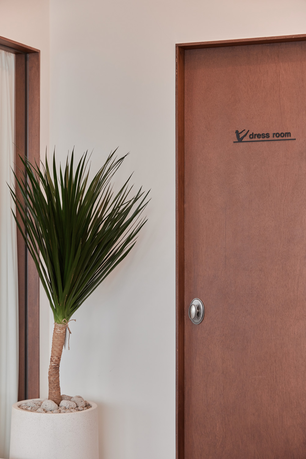 白色与木色，打造高级设计感的 30 平米公寓-25