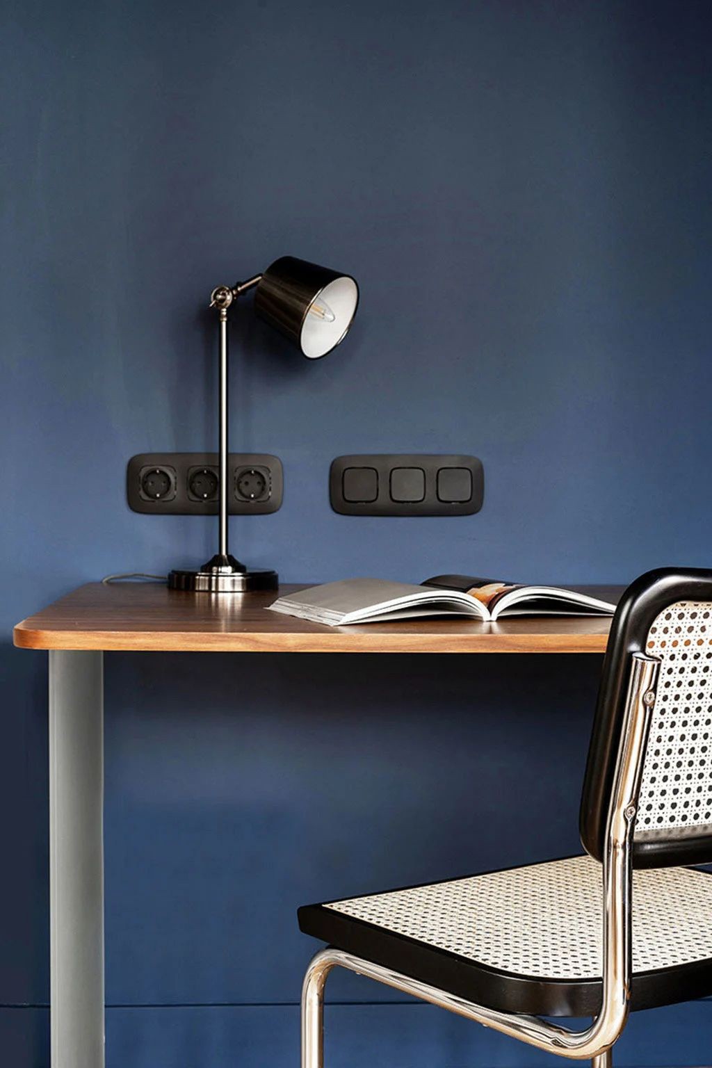 多彩不规则布局公寓，大胆壁纸打造现代时尚空间-19