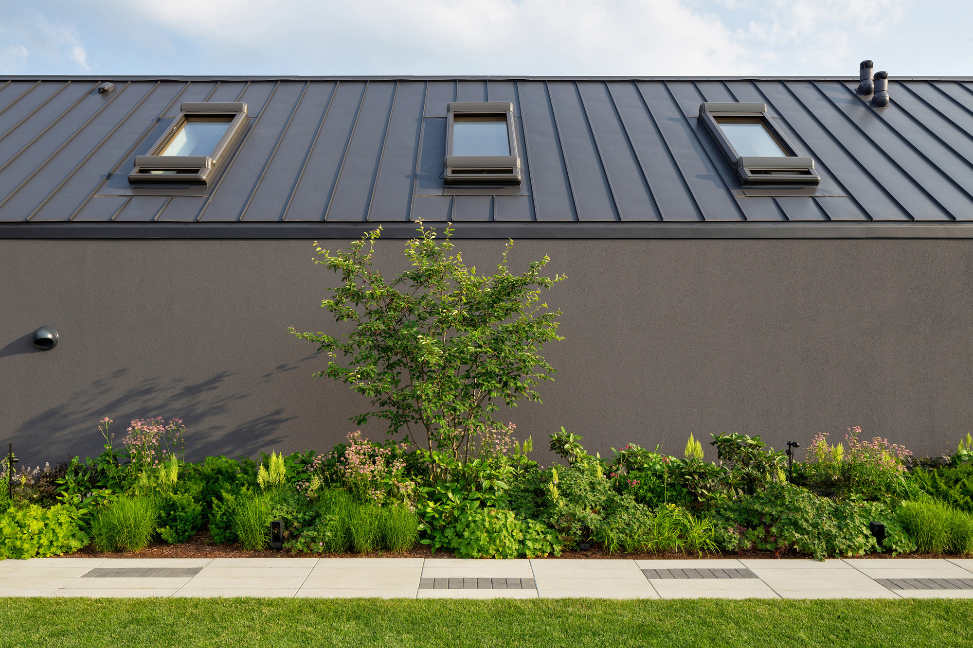 灰色房子丨RS+ Robert Skitek-29