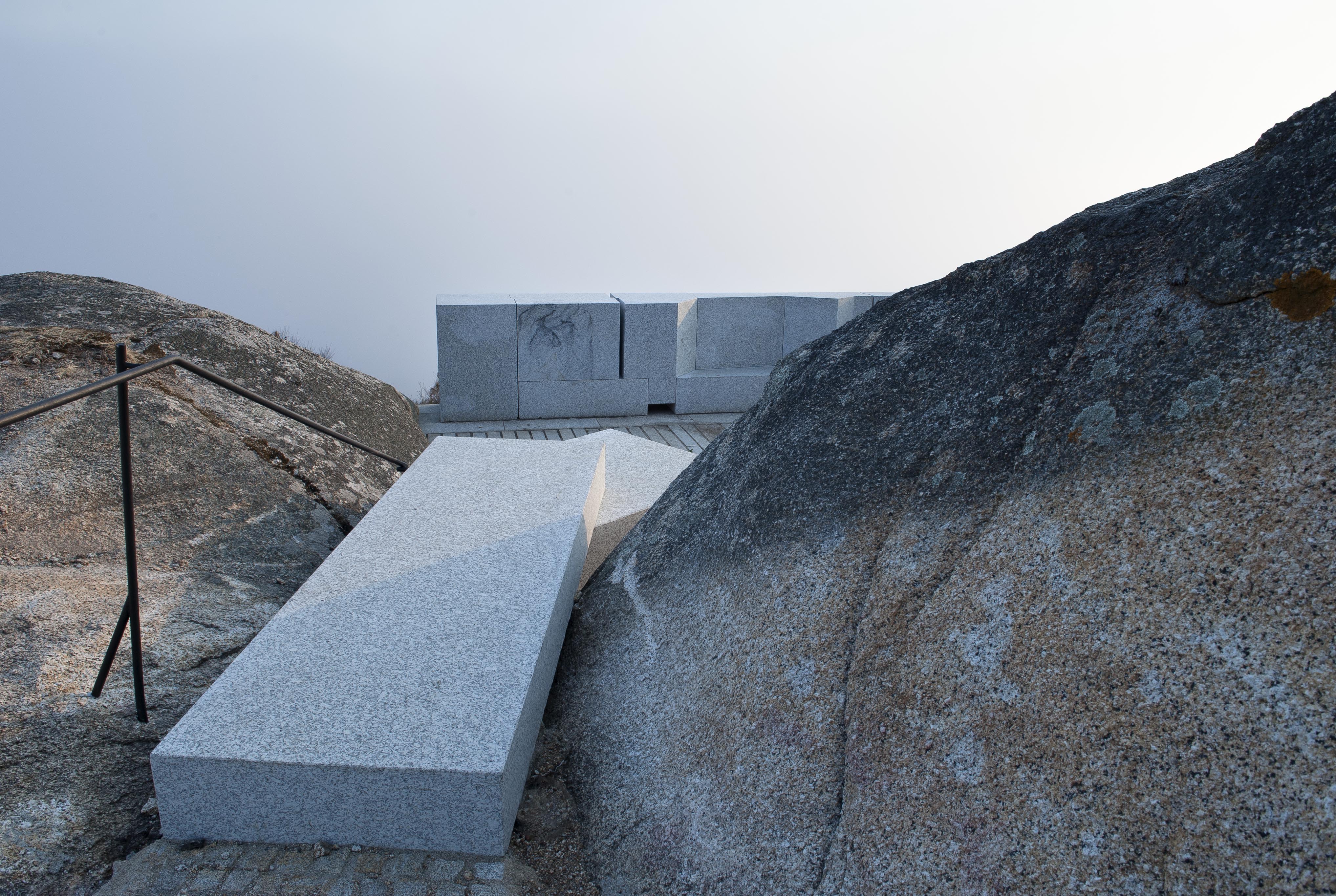 西班牙里韦拉“佩德拉达拉”观景点 | 自然与建筑的和谐融合-0