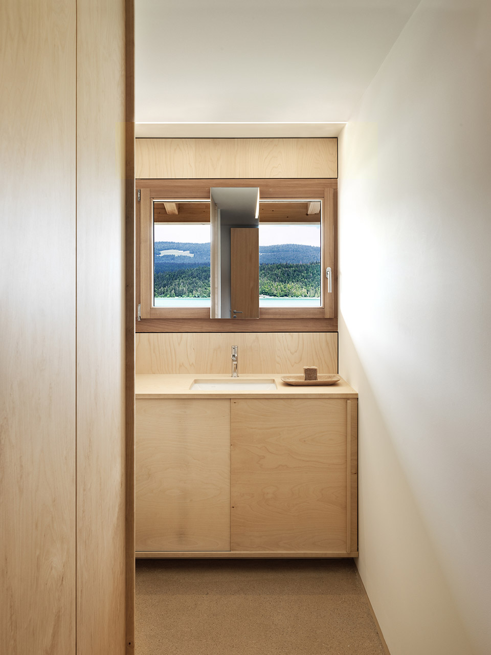 简单纯净的湖 MW 住宅-23