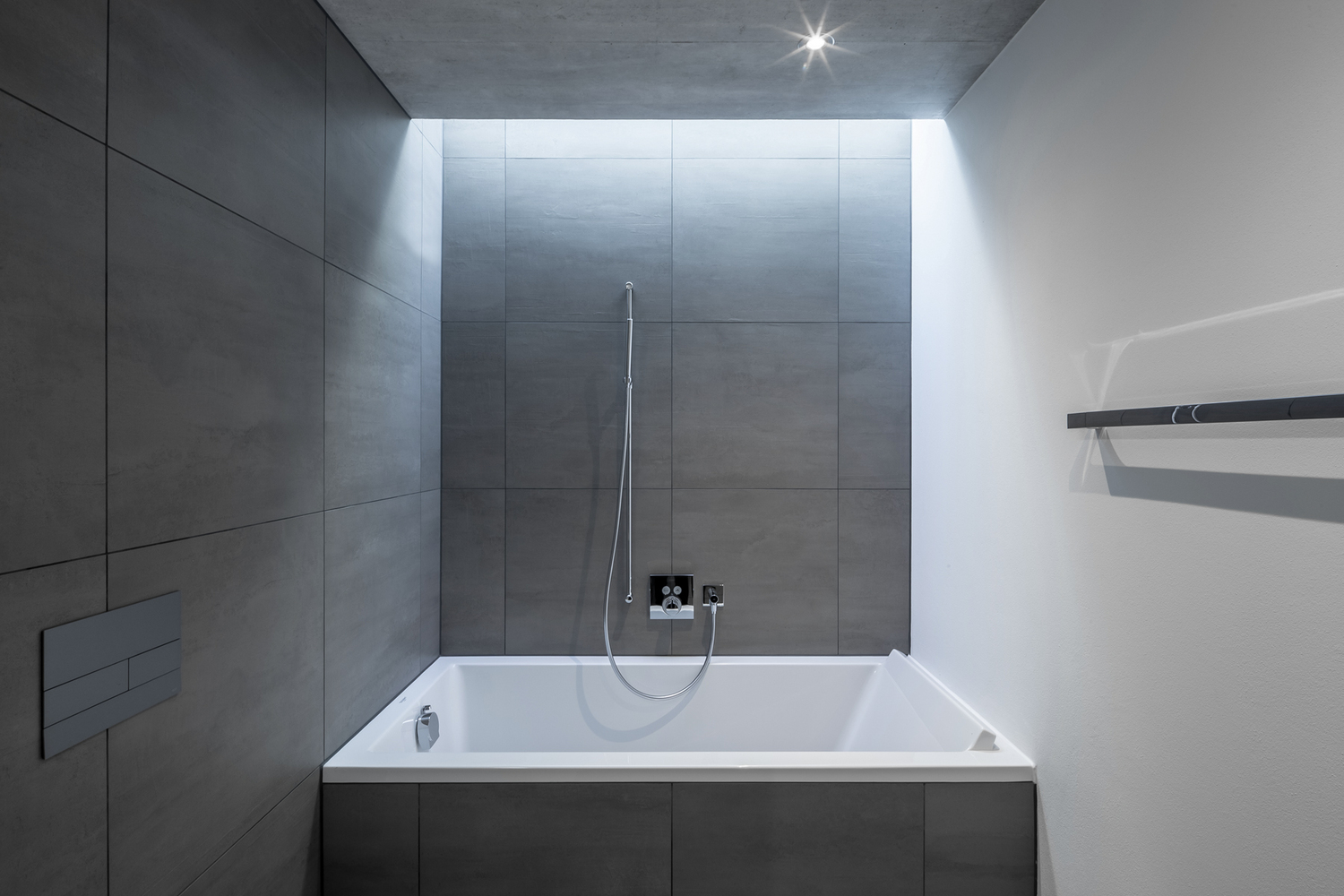 瑞士山坡上的 L 形家庭住宅-53