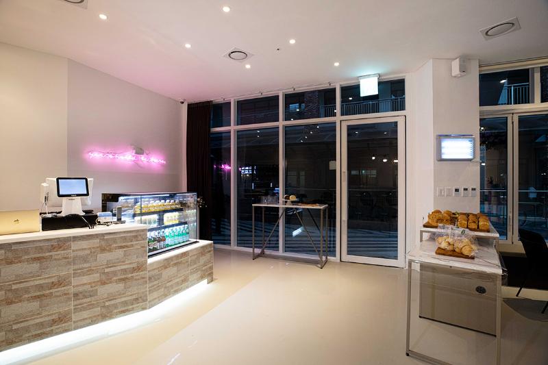 简约现代 21 平米咖啡厅设计-8