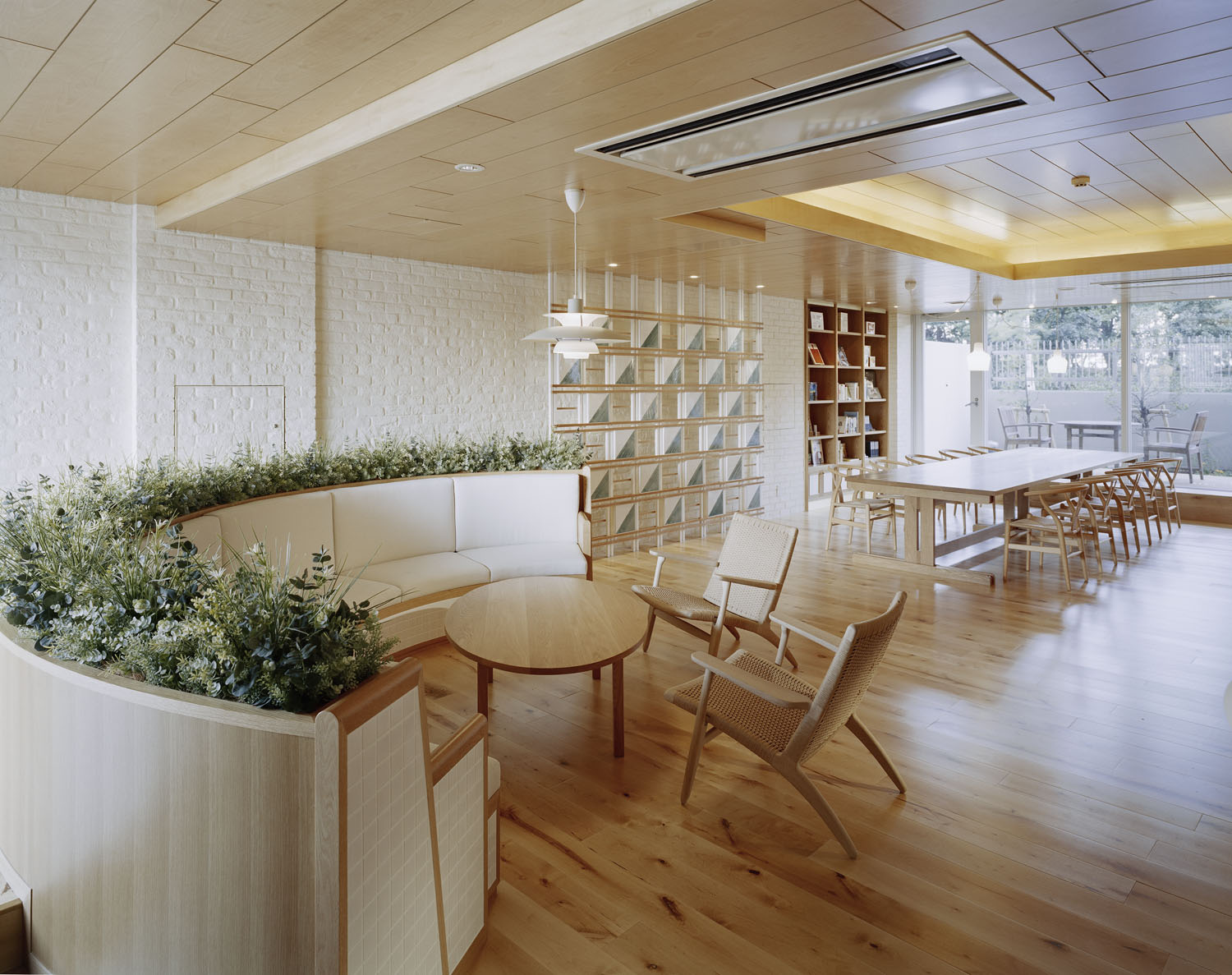 由于Brillia可能是特定品牌名或专用词直接音译即可；INAGEKAIHINKOEN 整体不像熟悉的常见单词组合，如果 INAGE 是地名 稻毛 ，结合语义此处可能想表达 稻毛开发品公园 ，但不确定性较强

总体勉强翻译为：布里利亚 稻毛开发品公园可能无法准确表意，这个结果仅供参考，你可以检查原文或补充更多背景信息 丨日本千叶丨设计事務所ima-3