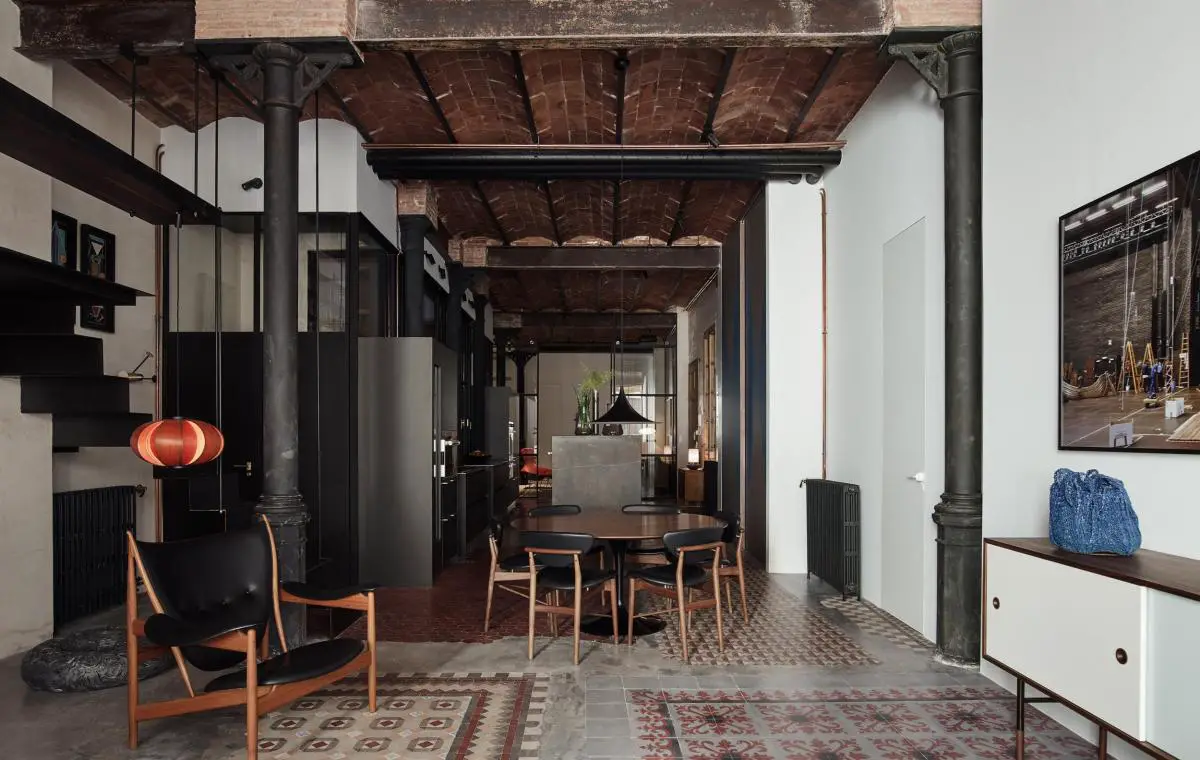 巴塞罗那旧仓库改造的工业风 Loft-1
