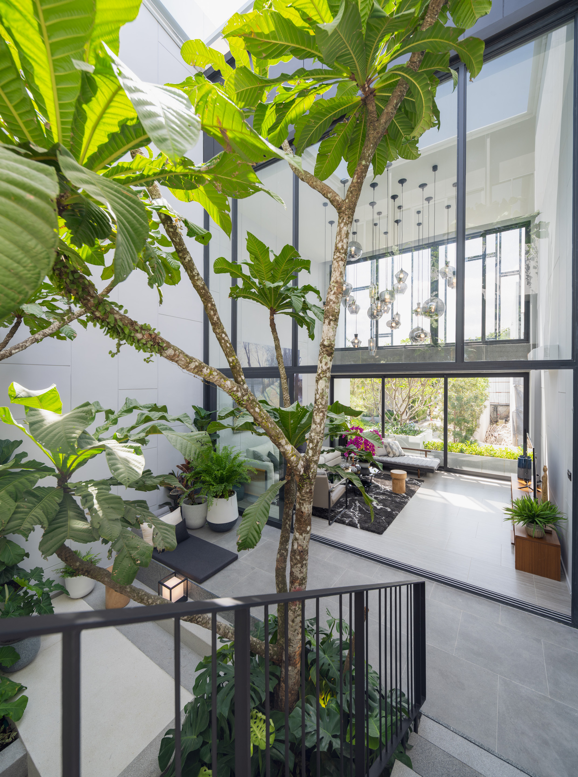 Courtyard Pattanakarn Residence / baan puripuri-30