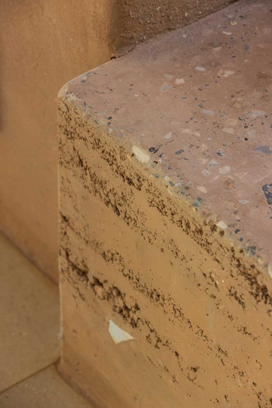 Hé Architectuur Transform 1990s Belgian Fermette with Rrammed Earth Walls and Winter Garden.-16