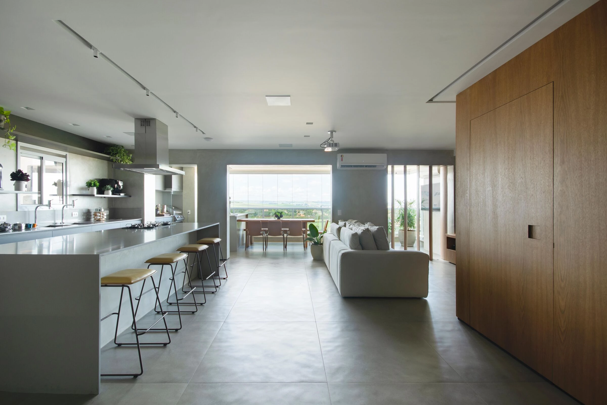 巴西 CC 公寓 | 木质温暖，空间通透-11