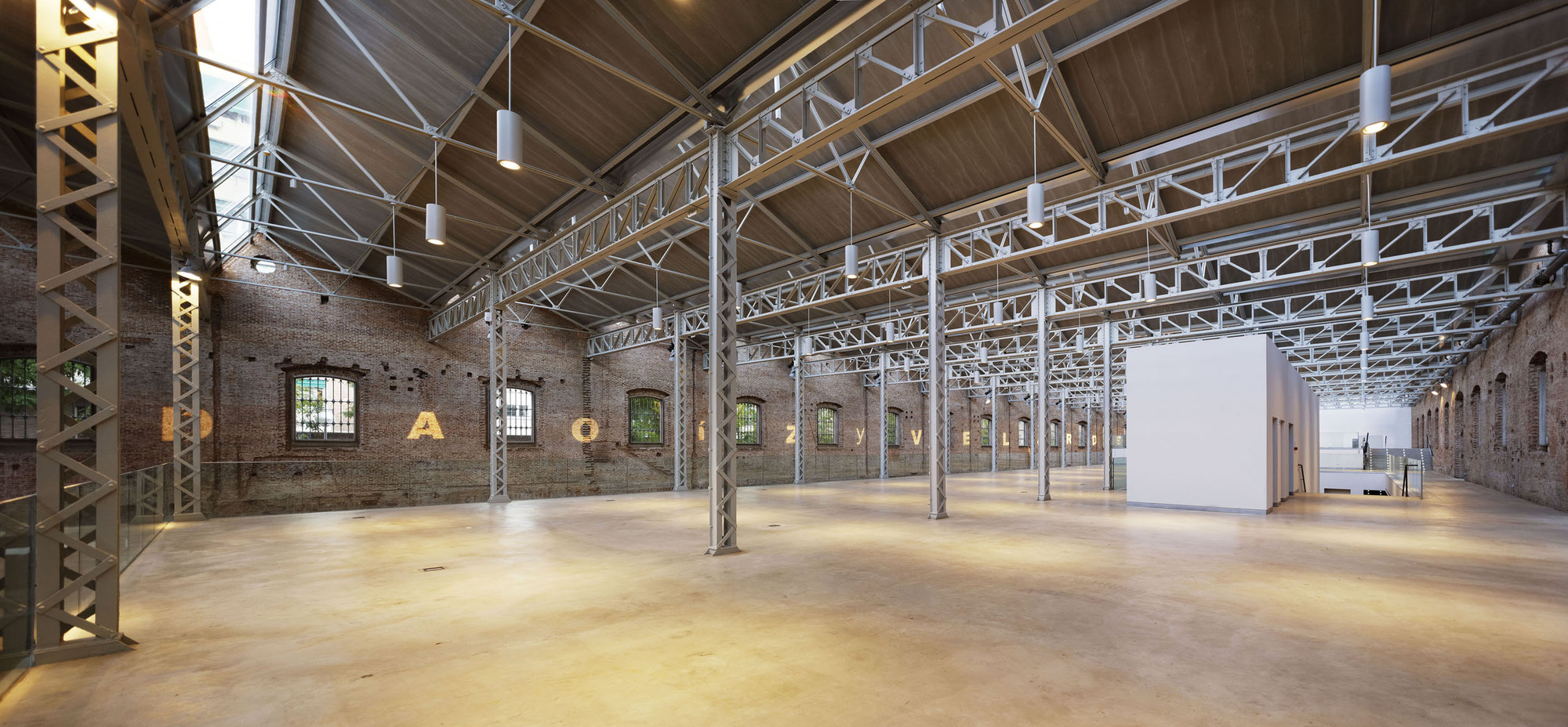 Daoíz y Velarde Cultural Center  Rafael De La-31