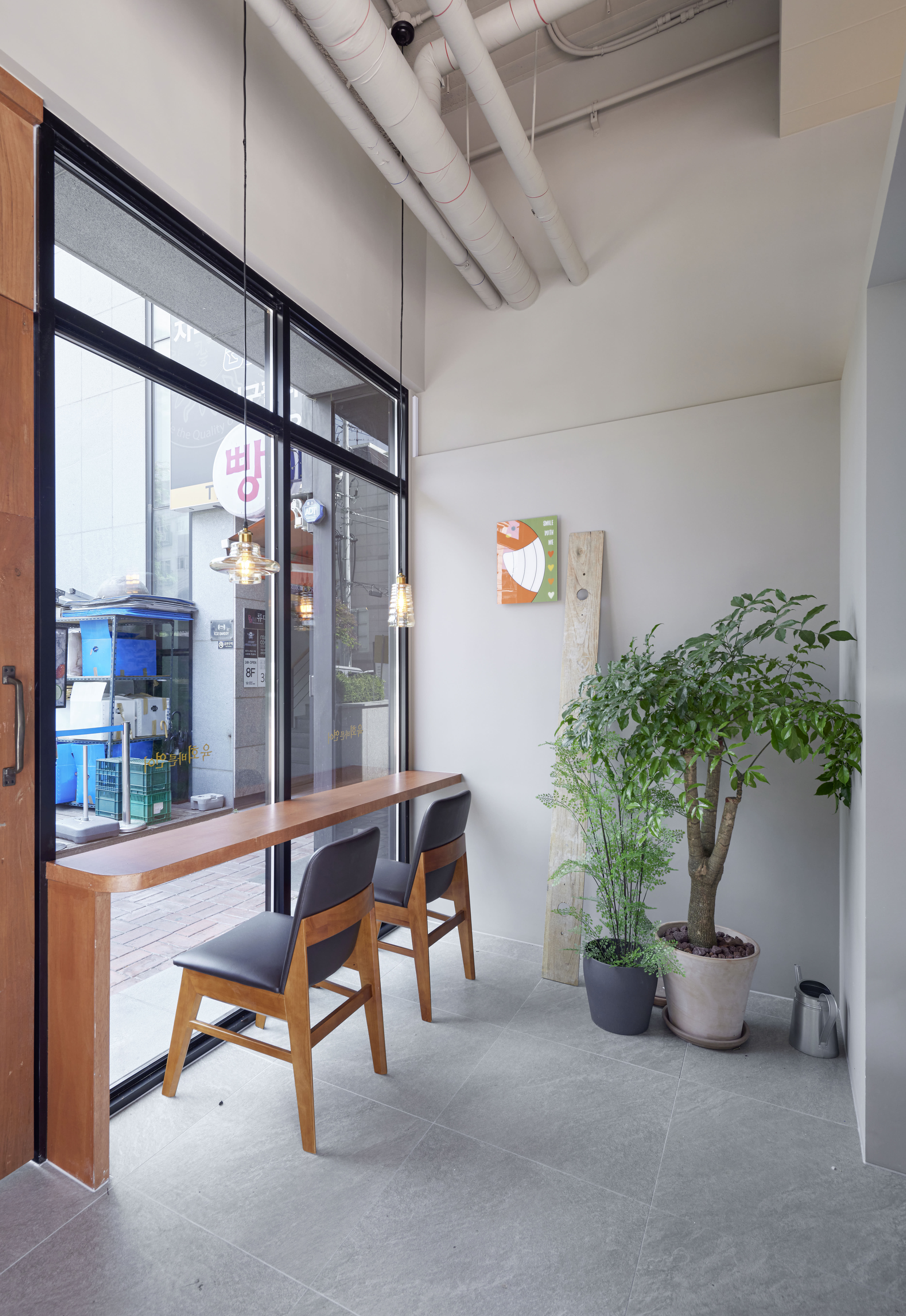 极简主义的雅致空间 | 某知名设计师的 20 平米肉铺设计-7