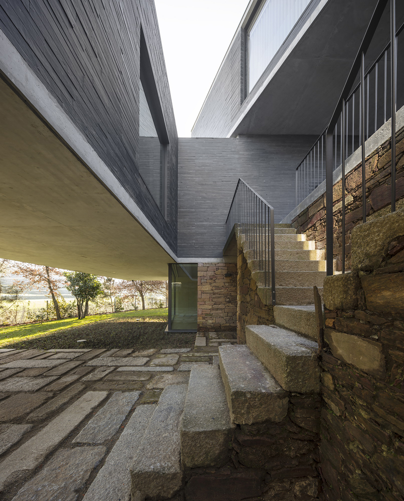 葡萄牙 RPFV House | 融入自然景观的乡村别墅-45