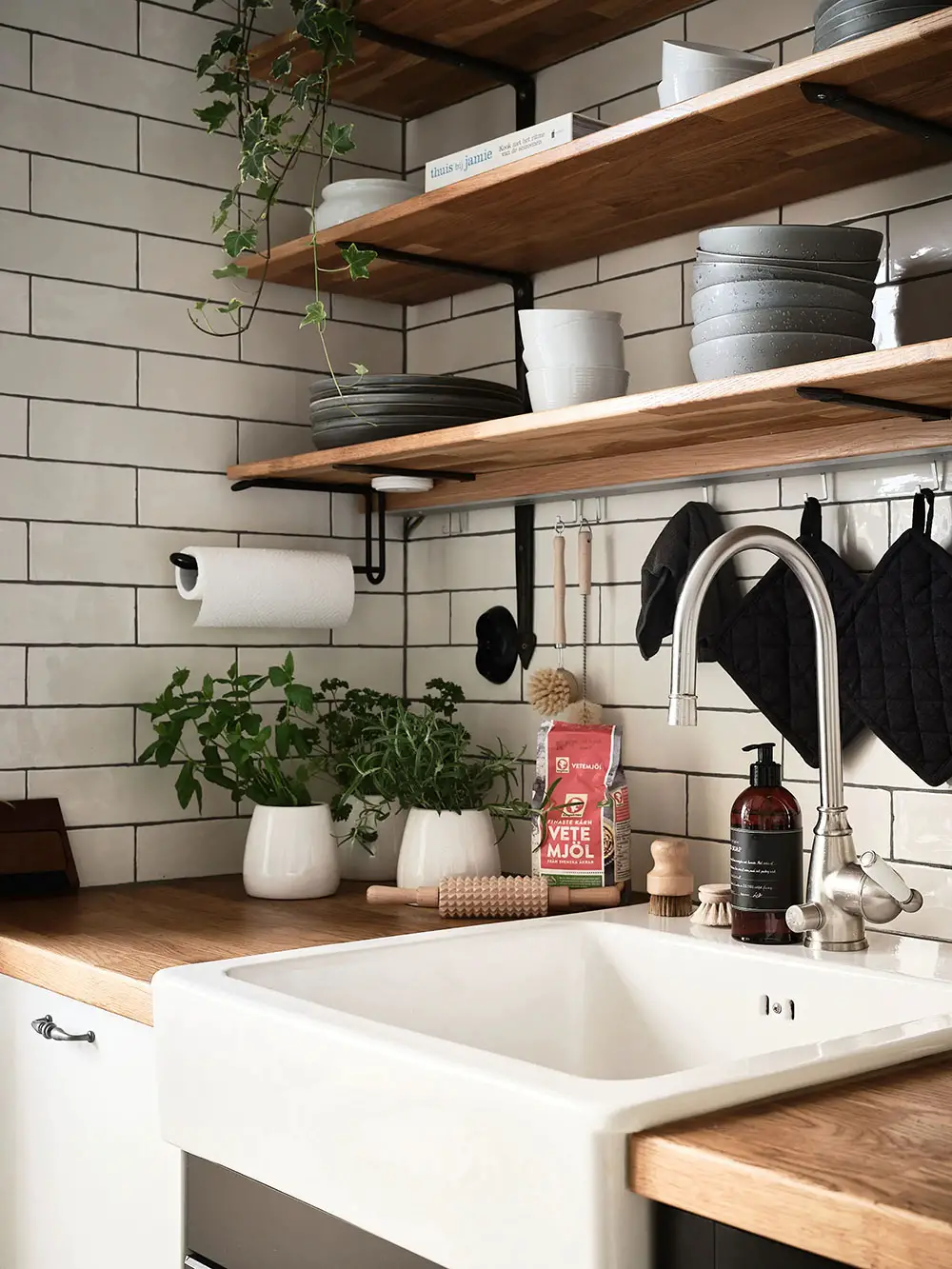 48m2 公寓 | 独特墙纸打造温馨怀旧空间-4