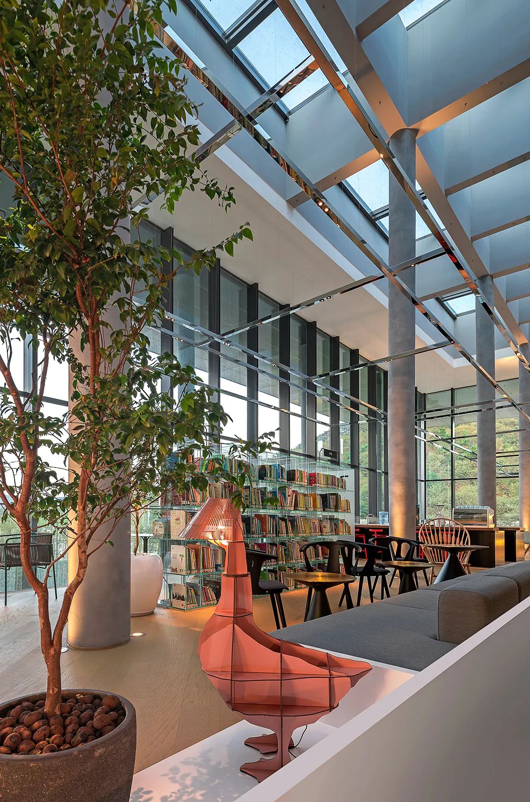 打造现代化科技展示及体验型专业公共图书馆-35