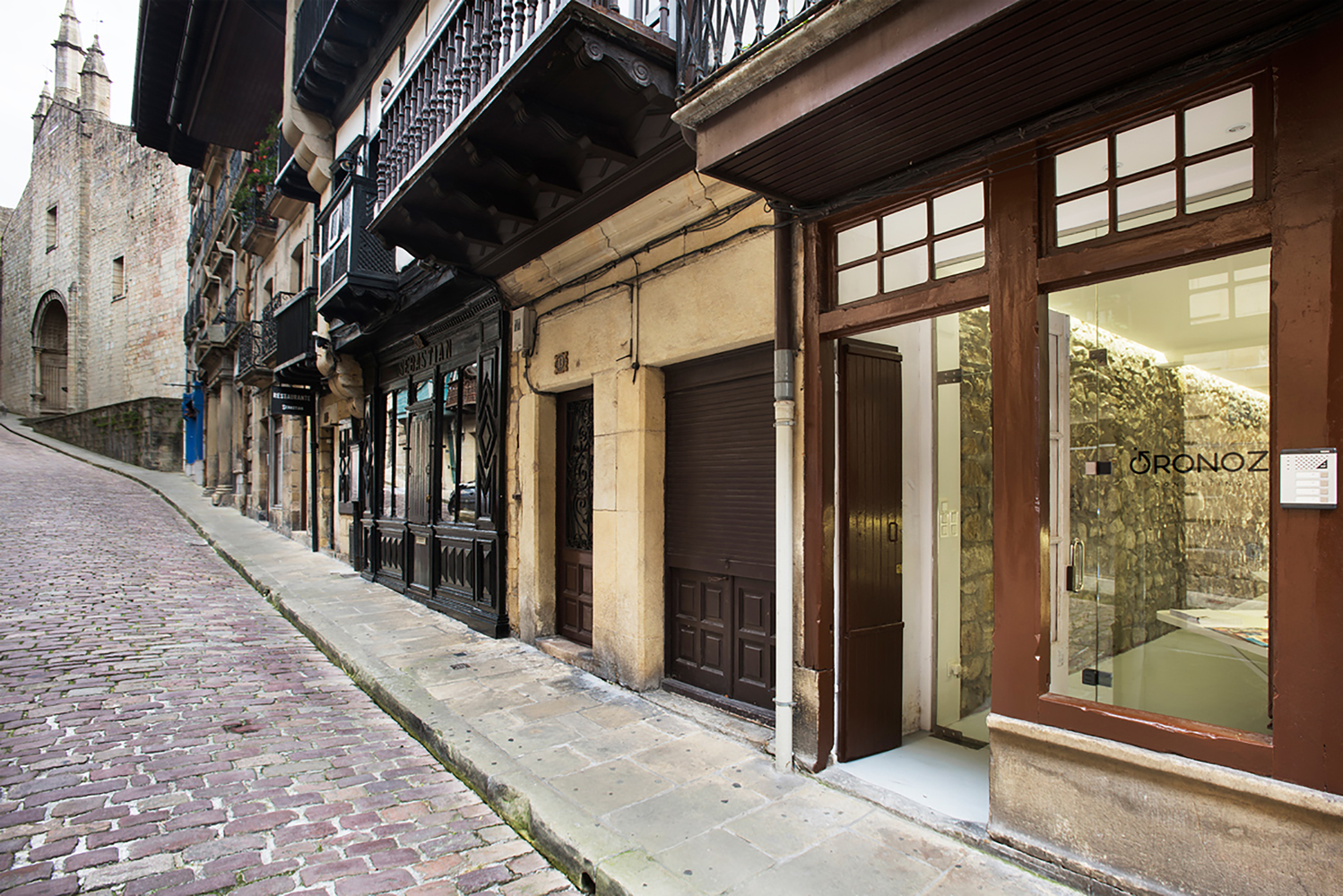 废弃空间的重生 · 历史中心的现代办公设计-37