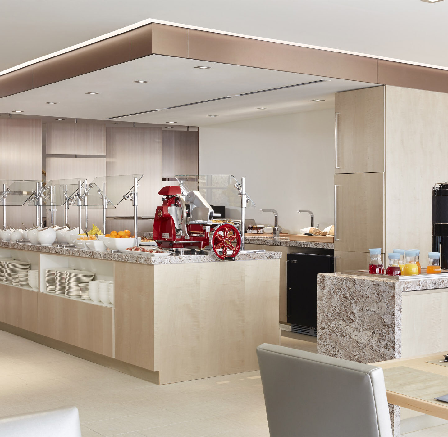 A Downtown Chicago Hotel with Sleek, Timeless Interiors-3