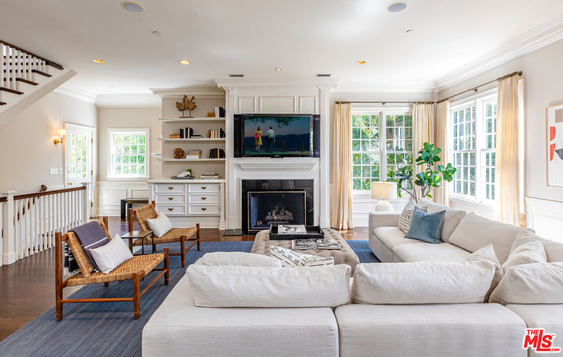 Beverly Hills Homes are Luxurious, Beautiful -- and Expensive-10