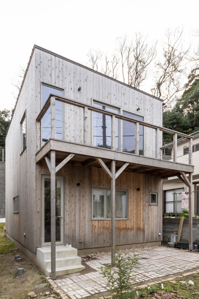 葉山に移り住み、人生が変わった―― ストーリーの詰まった“ふつうではない家” | Architecture | 100%LiFE-14