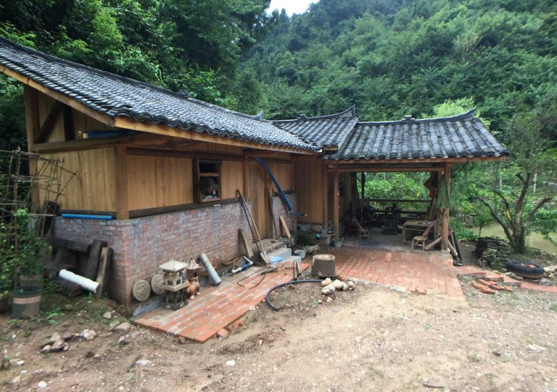 依山而立的雯雯之家 | 原木与化石的纯净邂逅-10