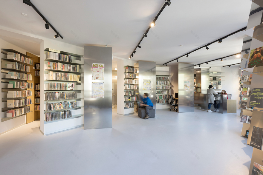 旧市政厅改造为社区图书馆丨斯洛伐克布拉迪斯拉发-29