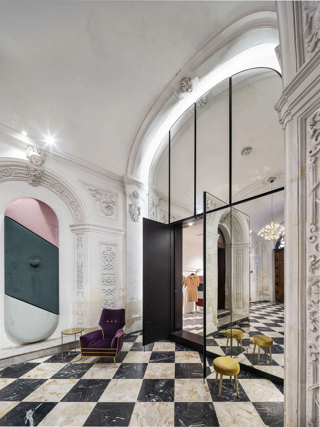镜面幻境 · 意大利奢华服装店设计-16