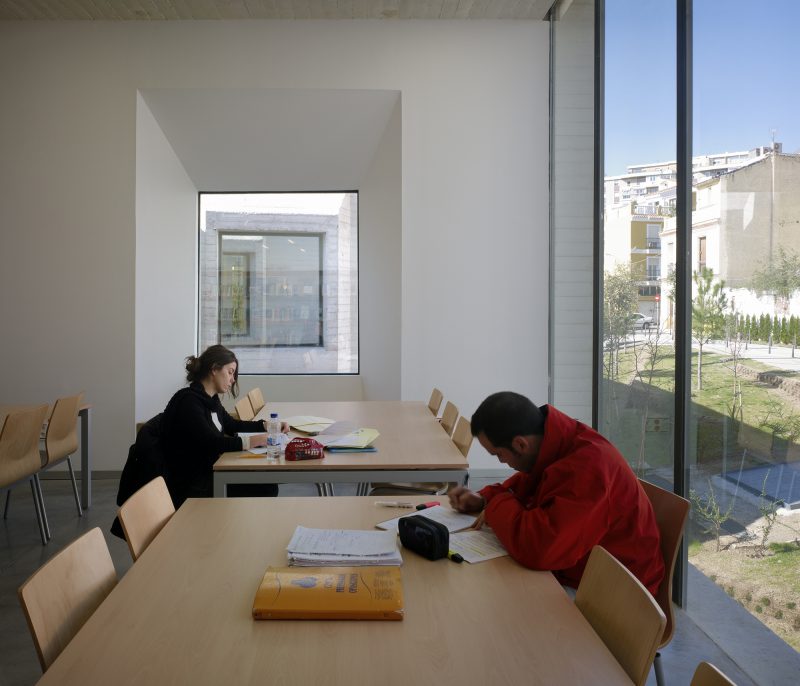 曼努埃尔·阿尔托拉吉雷图书馆-14