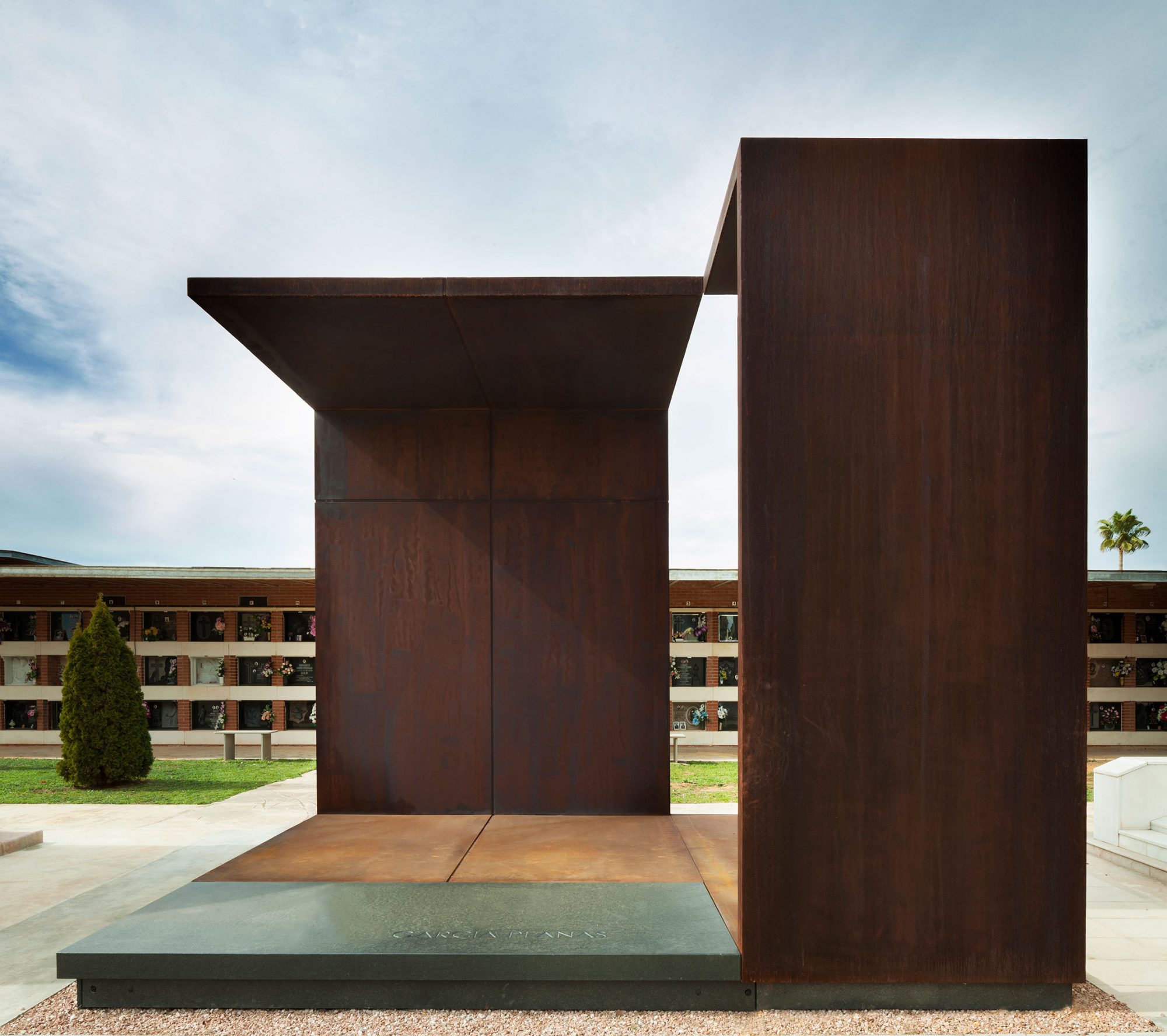 Family pantheon Ramón Esteve-1