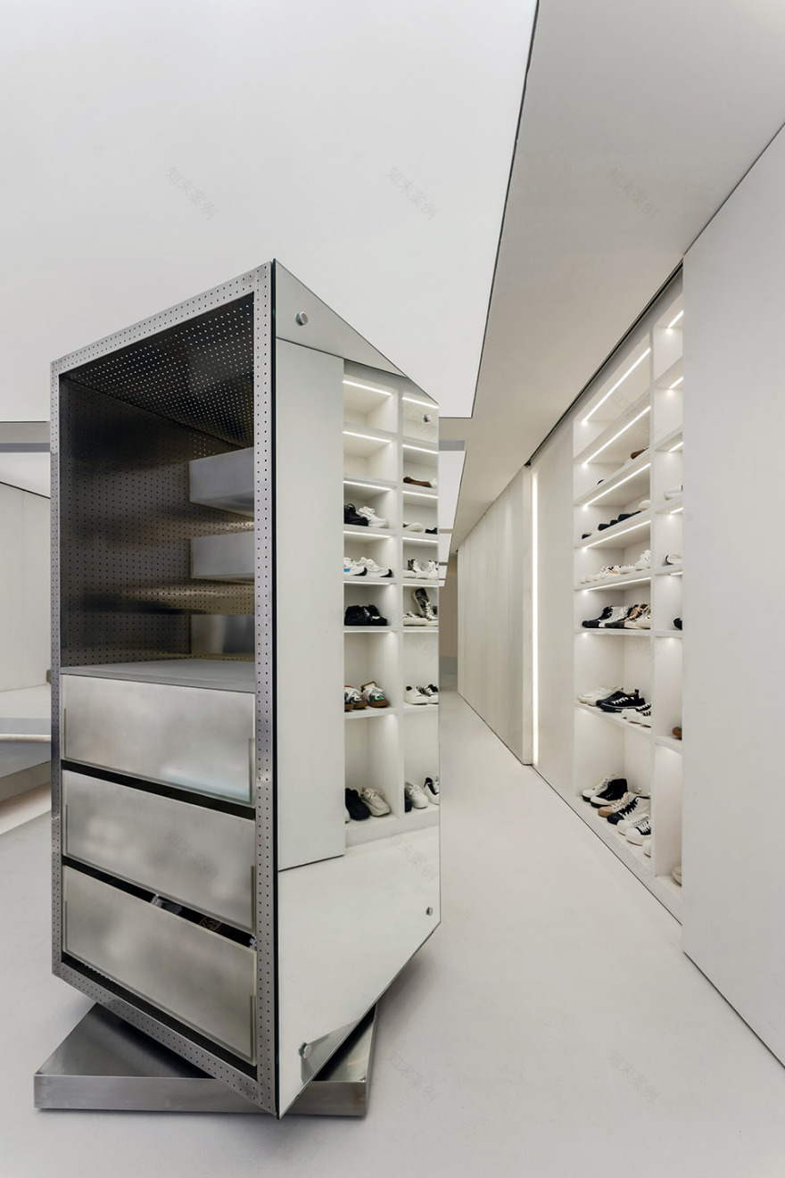 Sgirl 仓储式批发概念店丨中国广州丨RBA|Urban Object-29