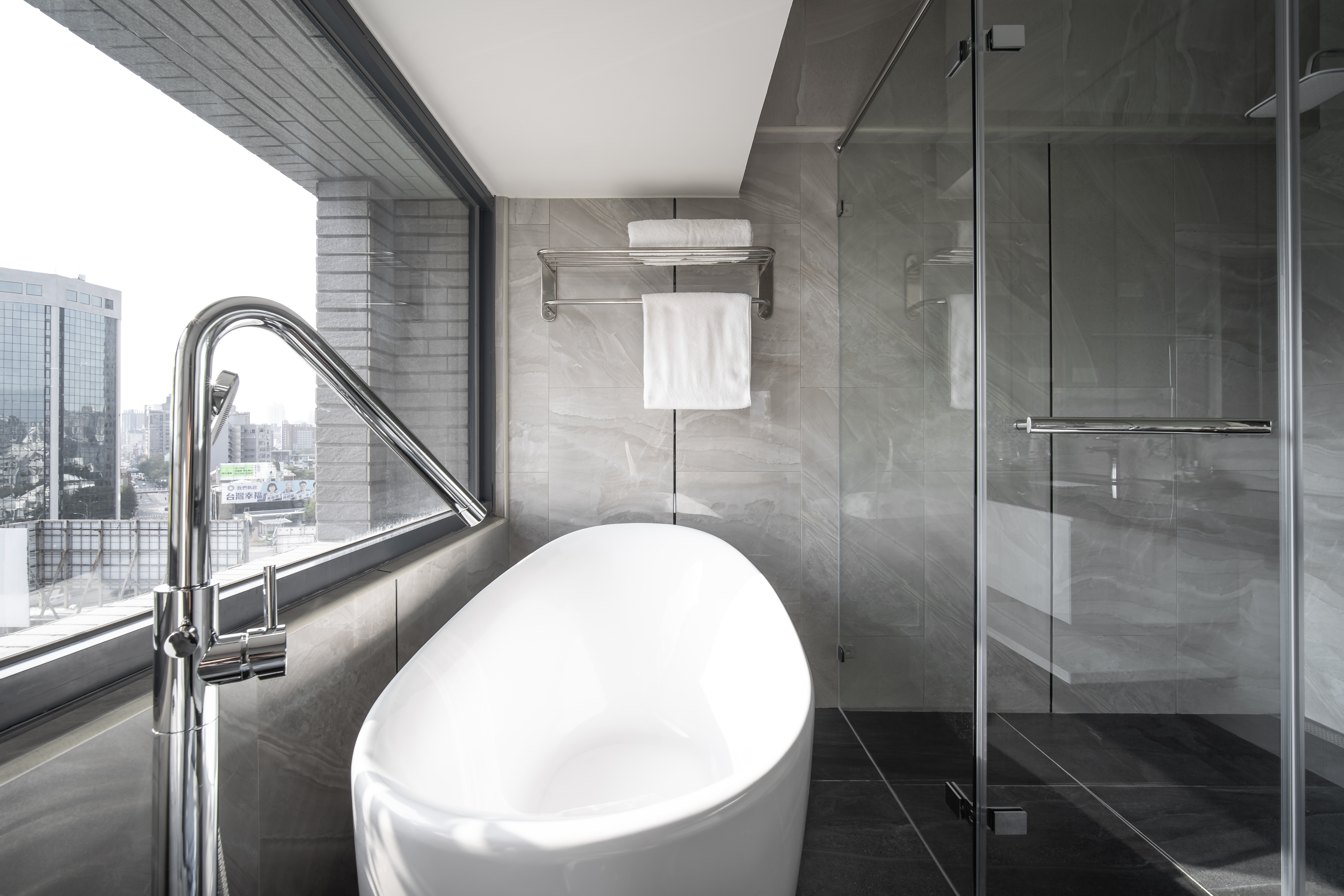 Bathroom Renovation · 景觀奢華浴室丨中国台中丨Haven Space Design-8