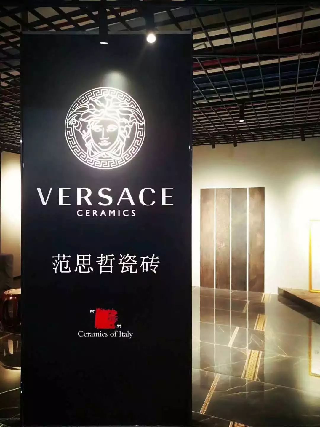 艺术跨界之作 | Versace 瓷砖与时尚的狂想曲-47