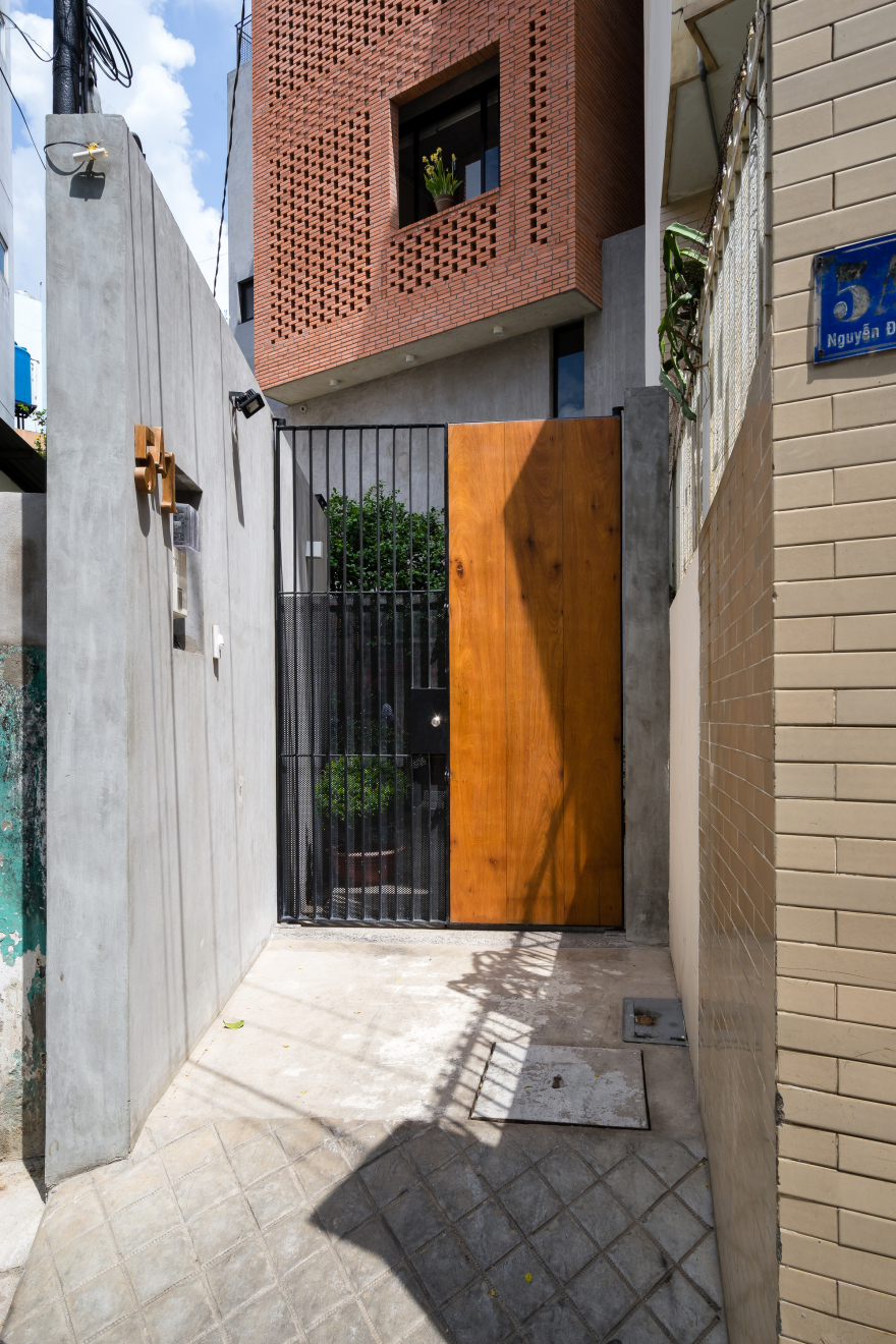 NDC House / Tropical Space-28