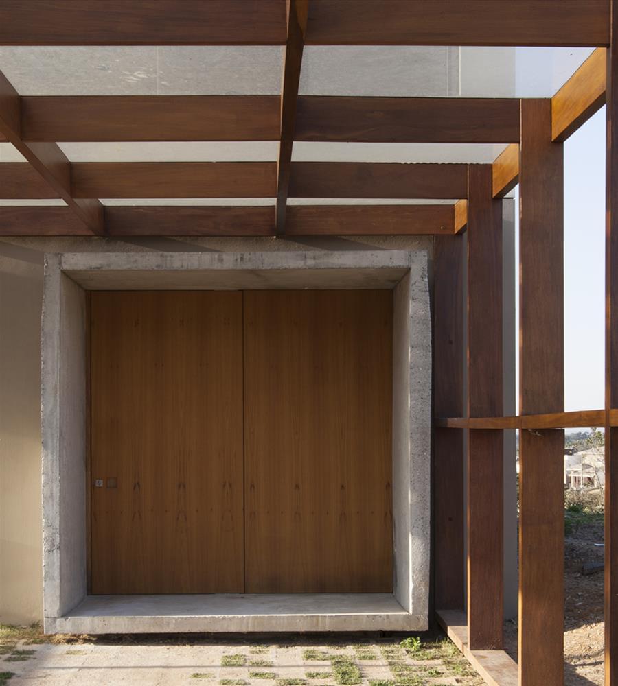 巴西建筑师 David Ito 的混凝土与木结构住宅设计-5