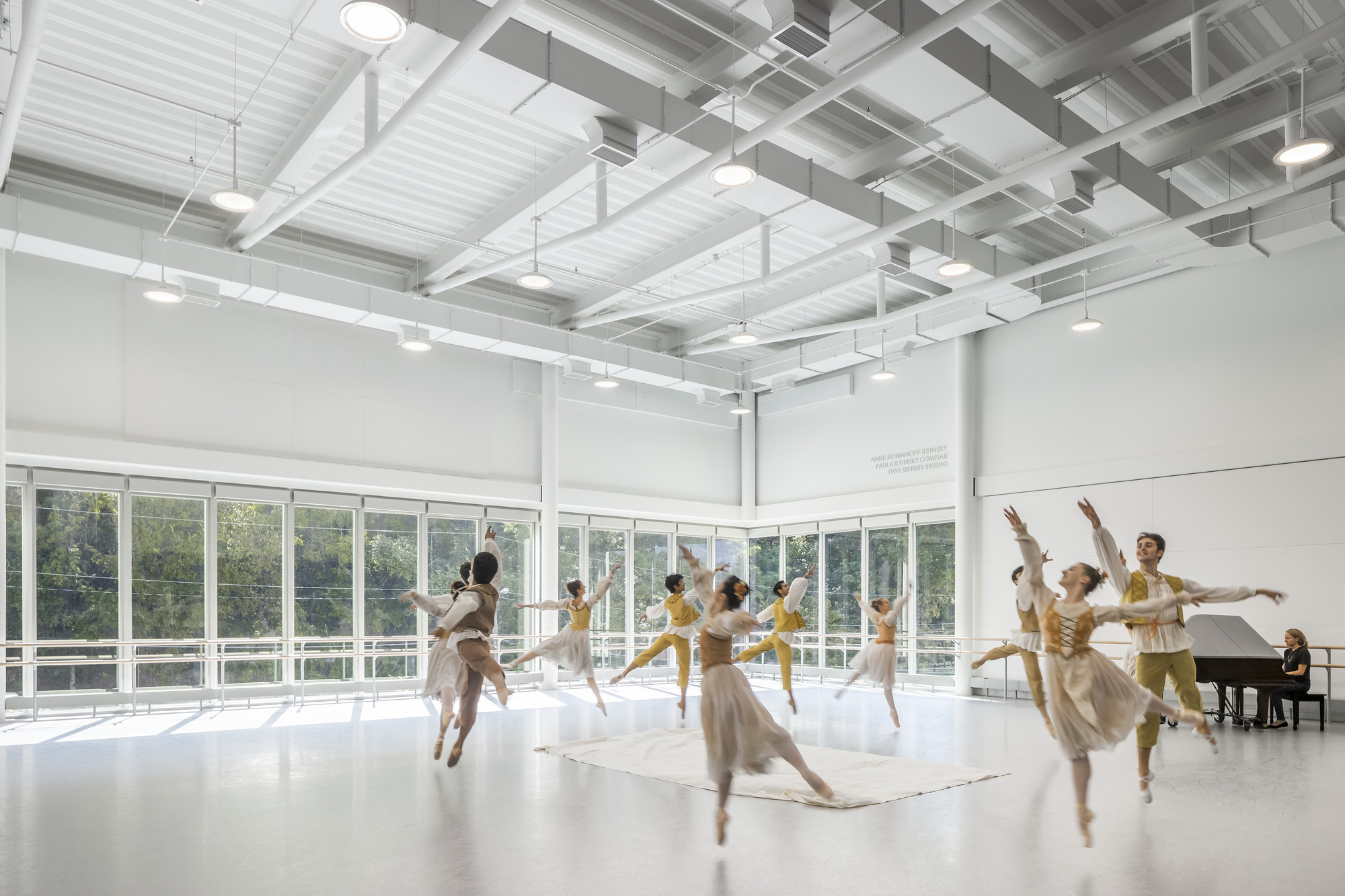 Cincinnati Ballet: Margaret & Michael Valentine Center for Dance / GBBN-15