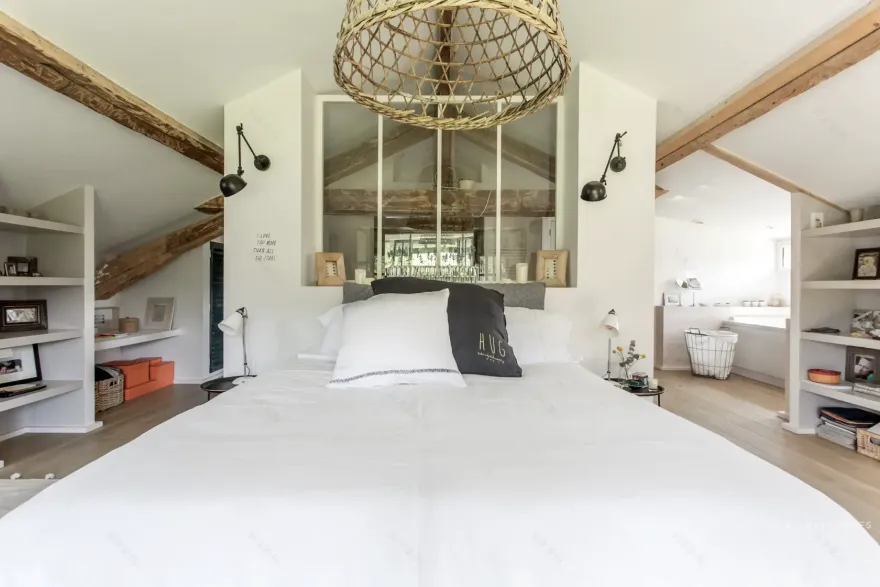 巴黎西部绿意盎然别墅设计-9