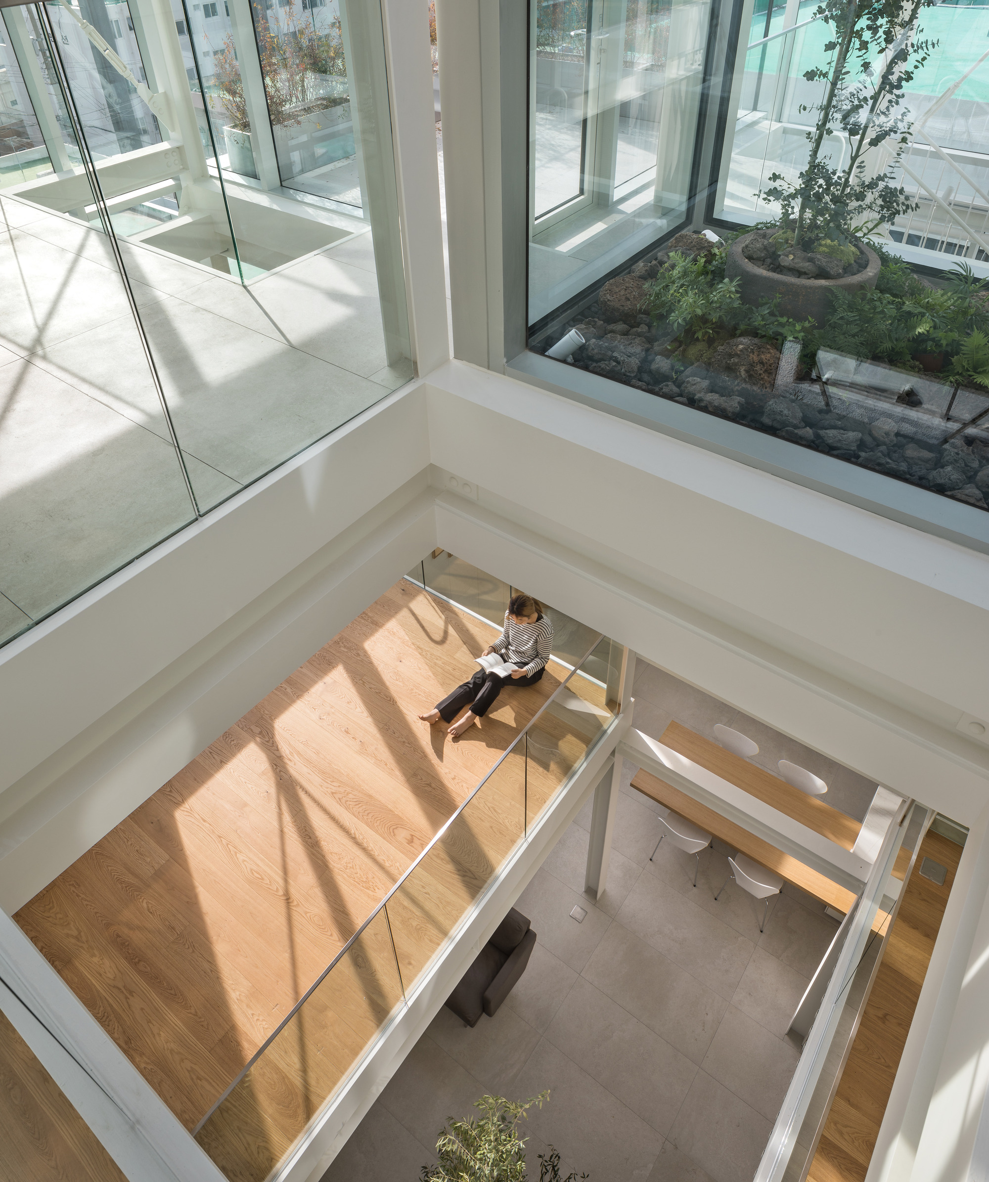 Light Hollow / YounghanChung Architects-39