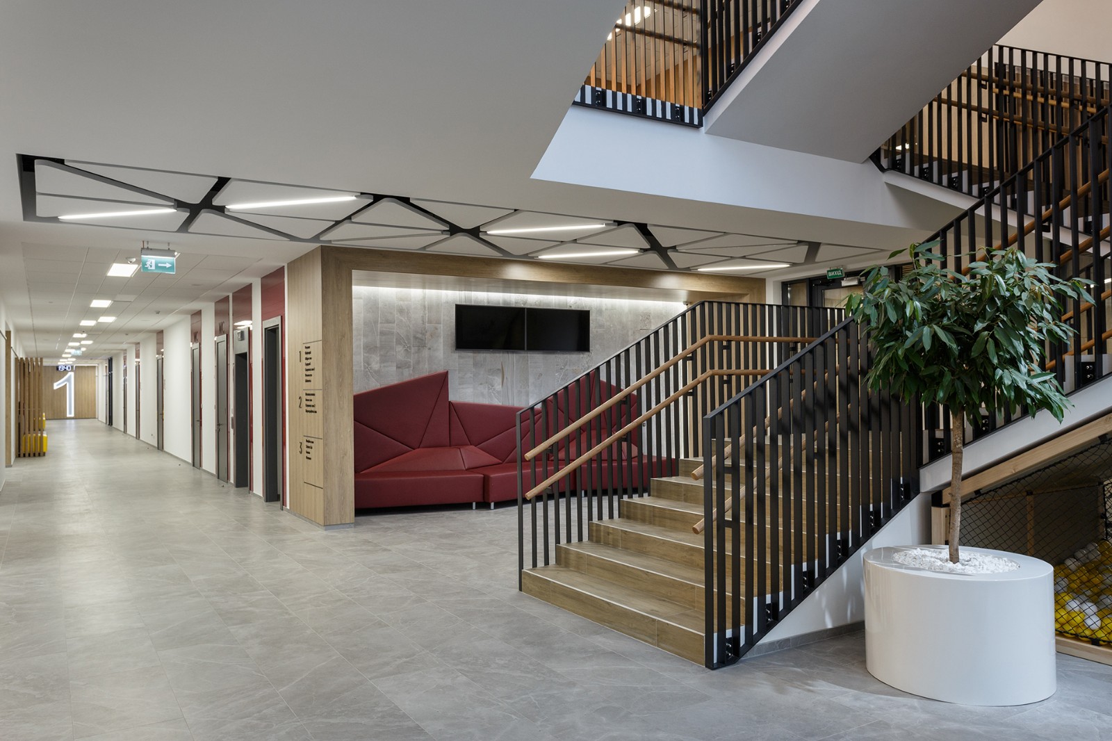 乌克兰基辅 A+ 学院 SVOYA studio-13