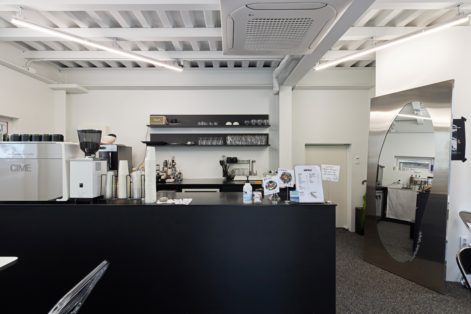 简约黑白设计 10 坪江南区咖啡厅装修报价-3