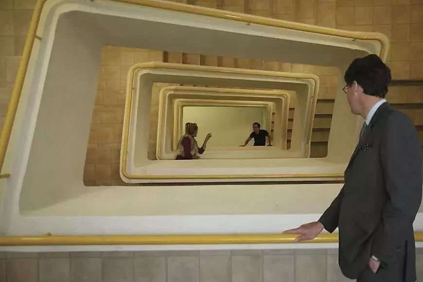 穿越镜像,探寻虚实之间的艺术空间-15