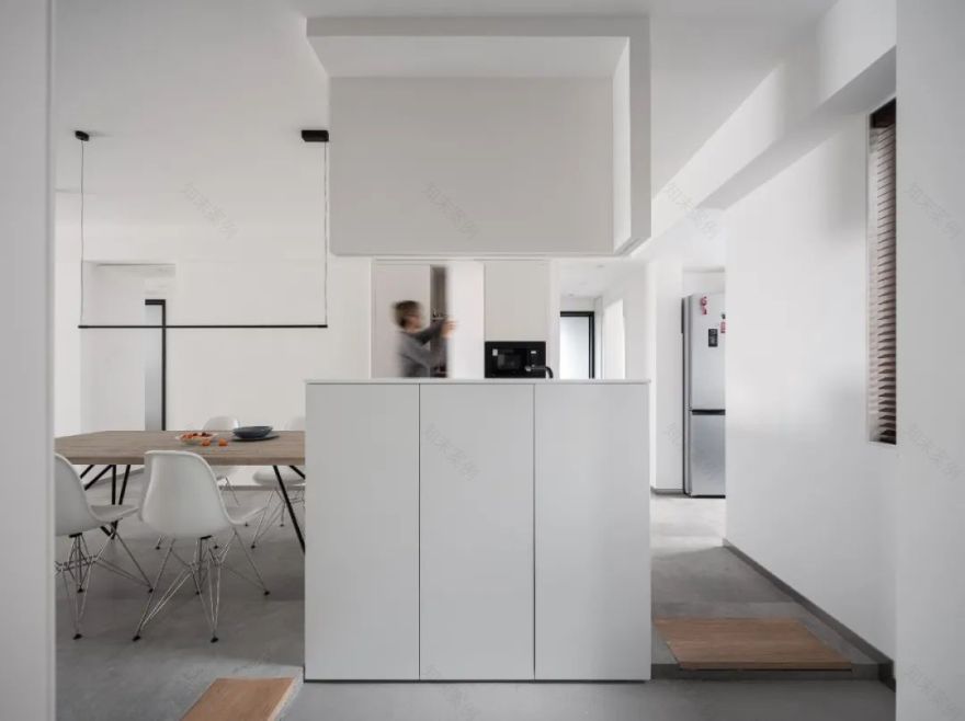 黑白基调,打造隔绝纷扰的年轻夫妻新居-15