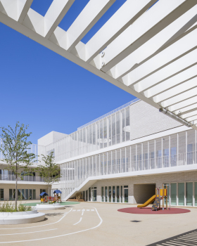 罗莎·帕克斯学校综合大楼丨法国丨Brénac & Gonzalez & Associés