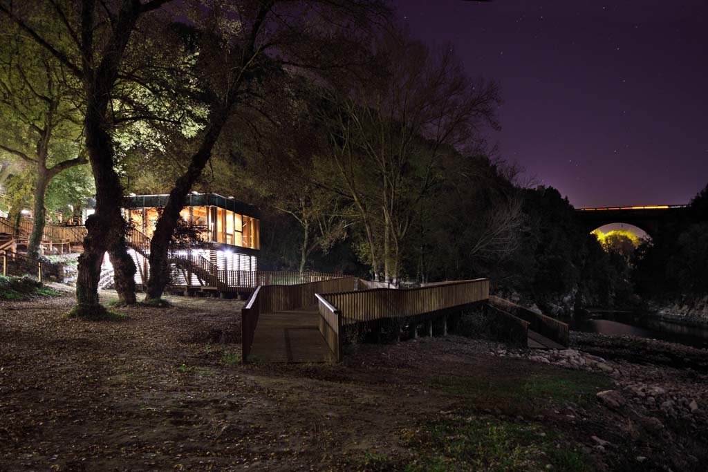 生态和谐的木质河滨公园-28