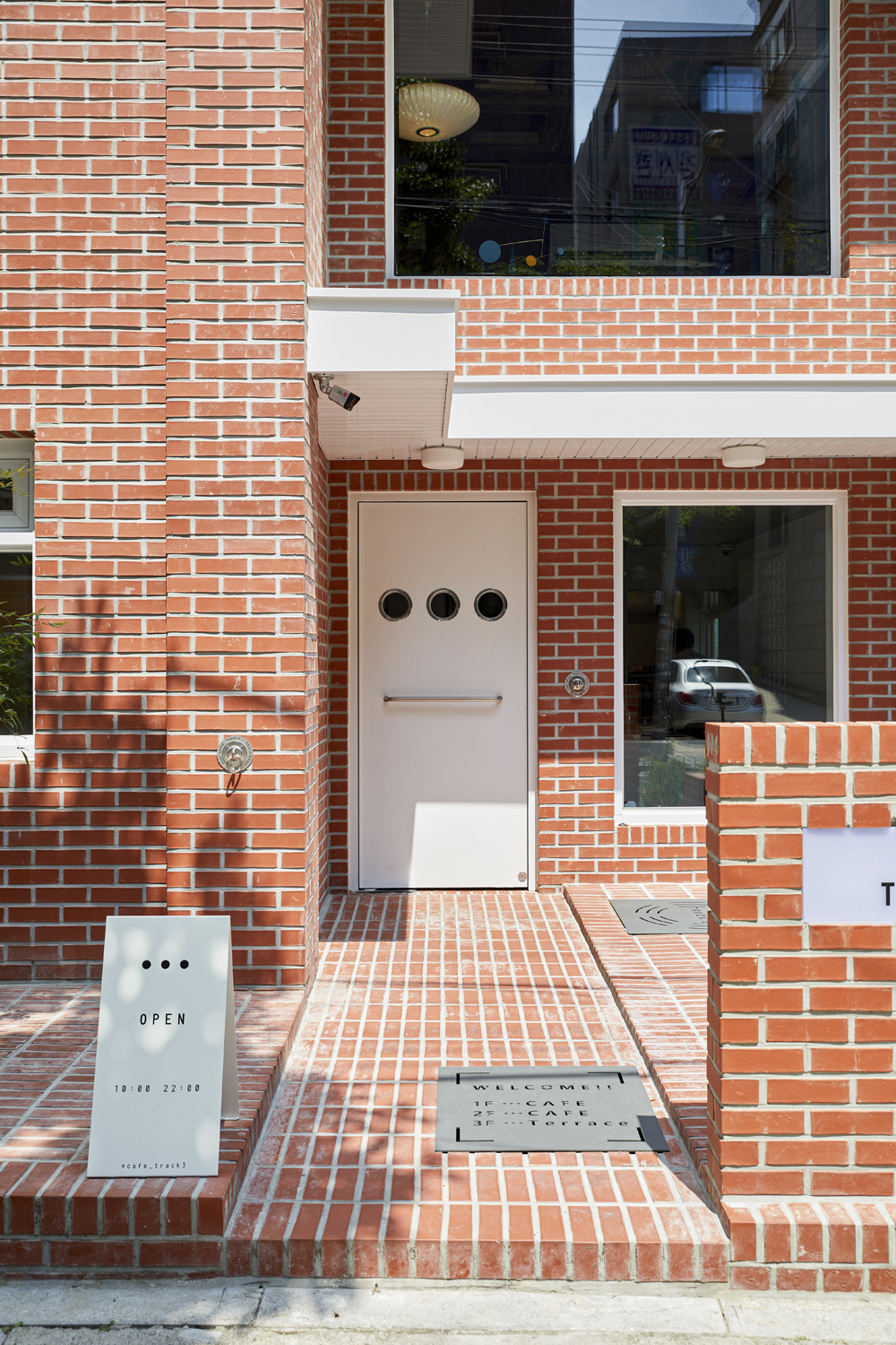 43 平米小户型的惊艳改造，极简主义的魅力展现-36